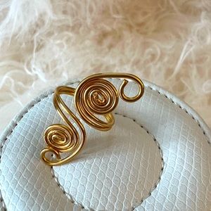 Costume Jewelry - goldtone spiral ring - size 7 adjustable